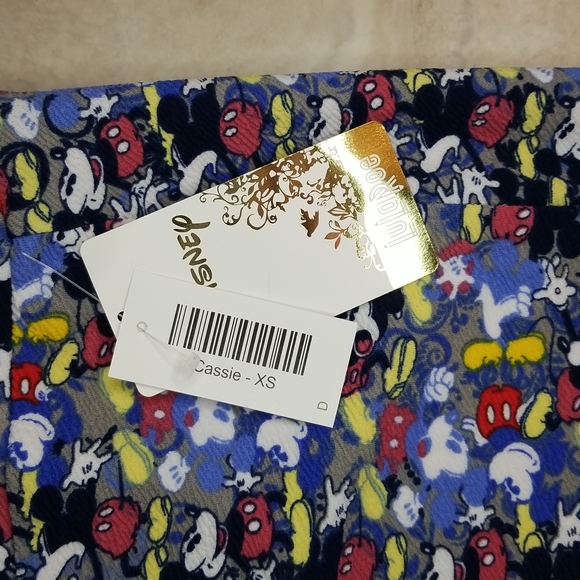 LuLaRoe Cassie Disney XS textured pencil skirt Mickey mouse red white & blue - Picture 2 of 7